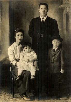 Toshiro and Tase Sagara with their son Hiroshi and daughter Yoneko.